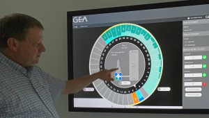 Eckehard Blöttner, managing director of the Thuringian agricultural cooperative, checking air and water for each box